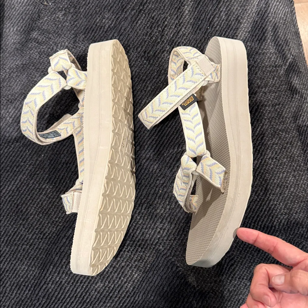 Teva Midform Women’s 
Size 11 gray straps 
Universal Sandal - Image 2