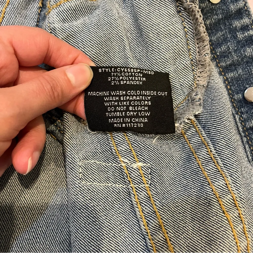 ChiOle Distressed Cropped Denim Vest S patches crop 90s rocker rock concert - Image 7