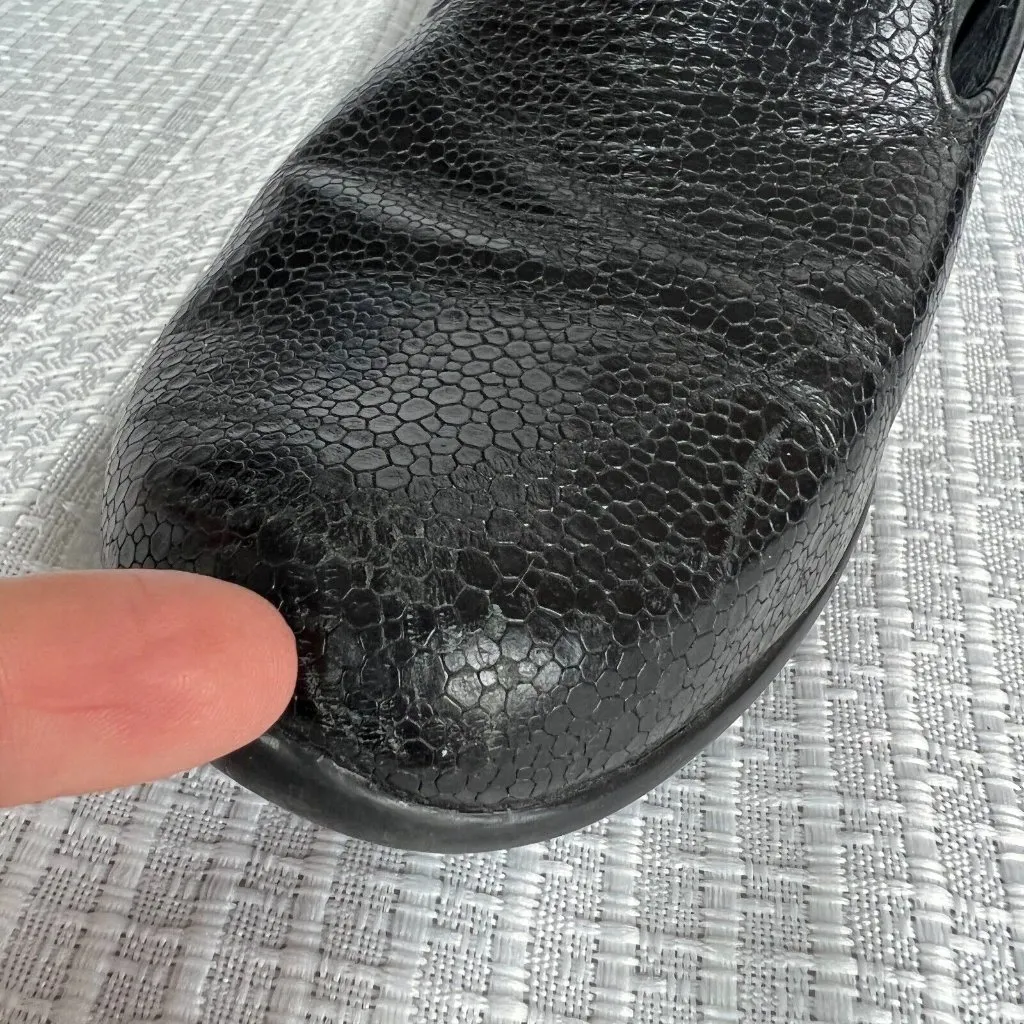 Dansko 40 Loafer Shoes Womens 9.5-10 Olivia Black Leather Slip On Wedge Embossed - Image 10