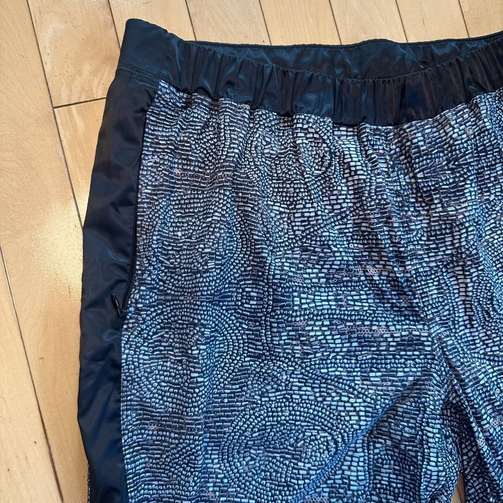 RARE LULULEMON Tuxedo Stripe Printed Straight Leg Pants Trousers - Size 10 - Image 4