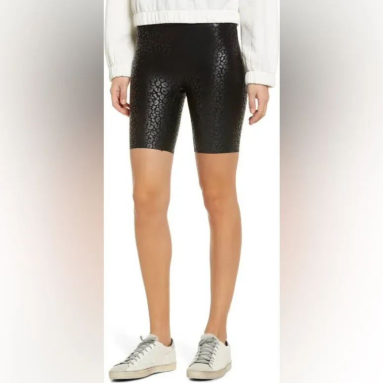 NWT HUE Black Leopard Sleek Effects High-Rise Bike Shorts Size Medium - Image 4