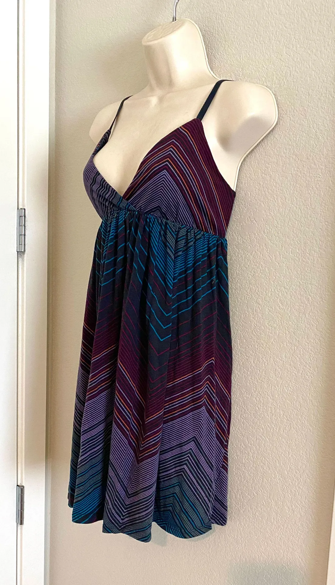Like new  adjustable strap summer dress. Sz M - Image 2