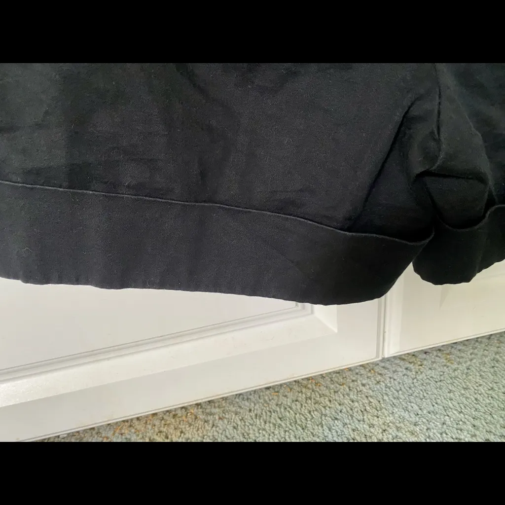 PRACTICALLY BRAND NEW - EXPRESS BLACK SHORTS 🖤 - Image 7