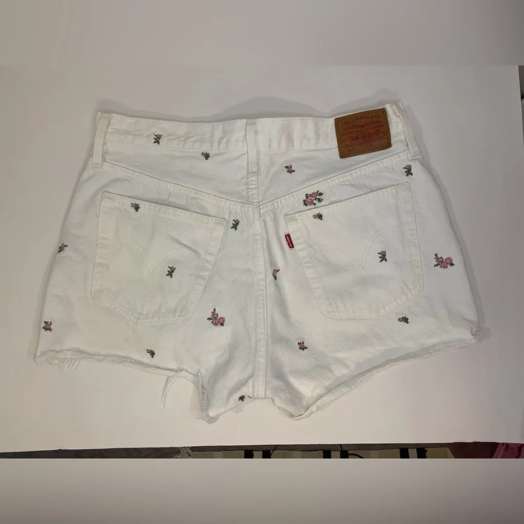 Levi's Women’s High Rise White Jean Shorts with Floral Embroidery 501‎ Size 32 - Image 8