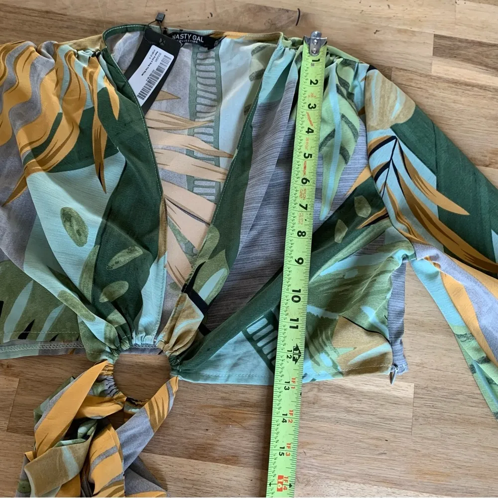 NWT  Palm Print O-Ring Crop Long Sleeve Blouse 2 - Image 6