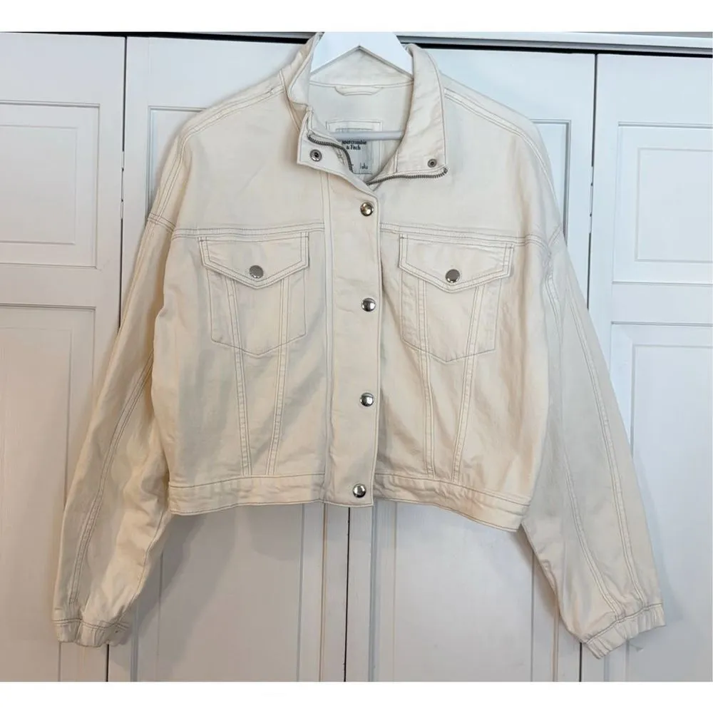 Abercrombie & Fitch NWT white cropped zip front jean jacket large - Image 2