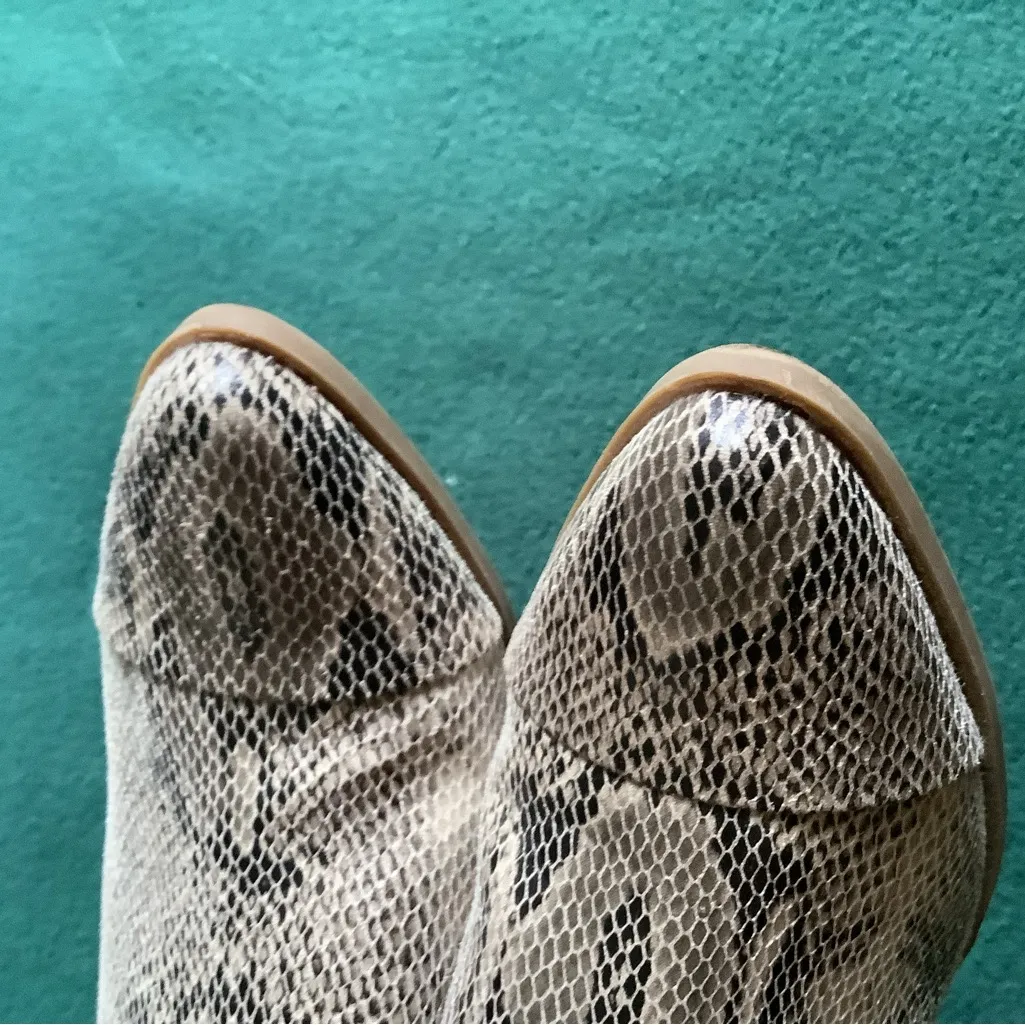 Snake print mules on comfy mid heels 🌼🌼 - Image 6