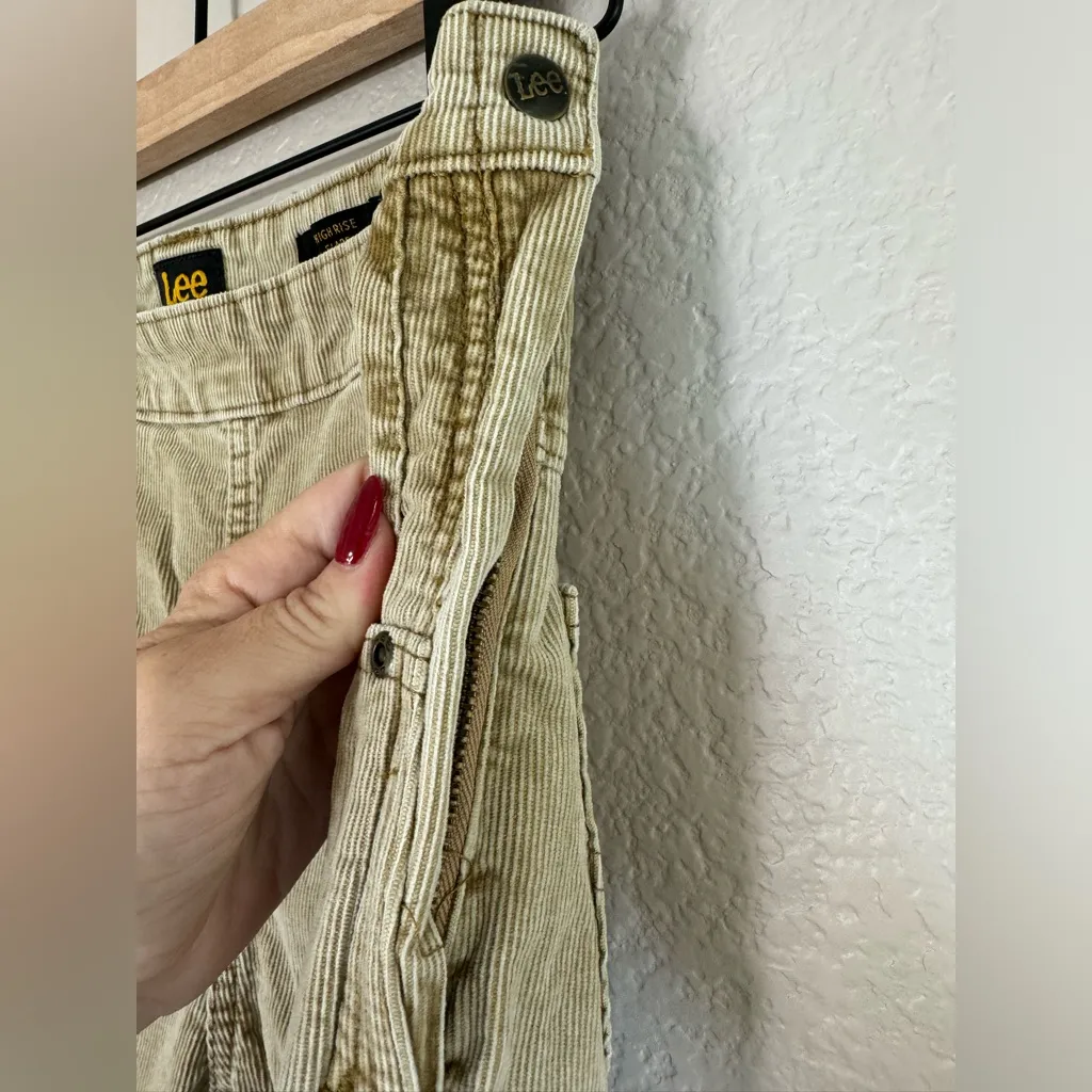 Lee Women’s Corduroy High Rise Flare Jeans size 25 25 x 34 Tan - Image 9