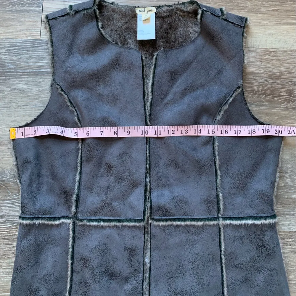 Tribal Jeans Reversible Faux Fur & Suede Vest M Gray Size M - Image 4