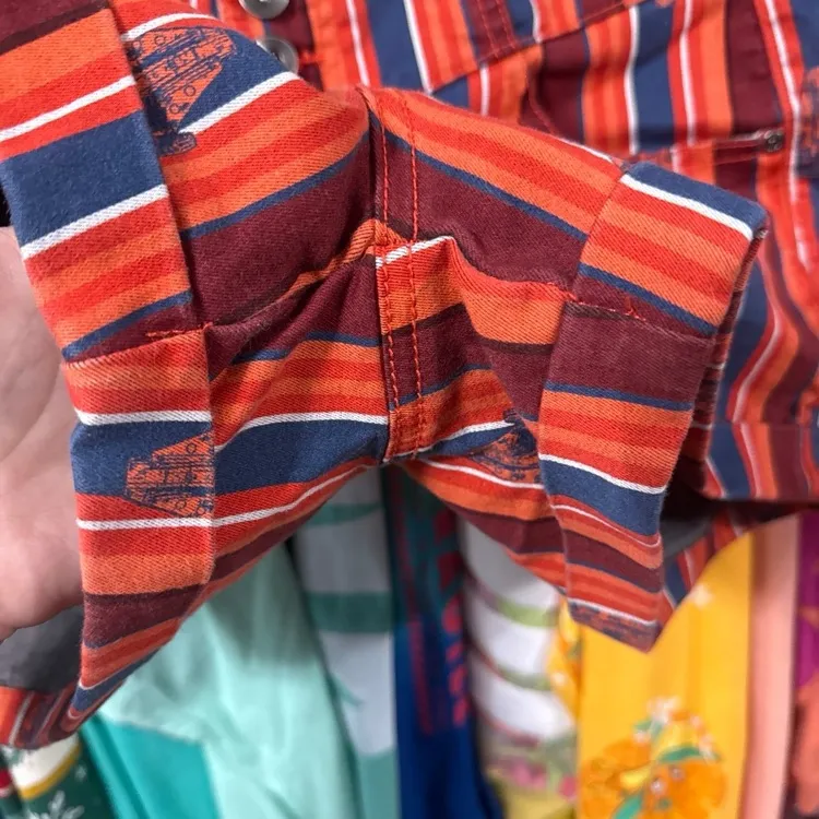 Disney parks her universe Star Wars millennium falcon 3” cuffed short shorts 9 - Image 4