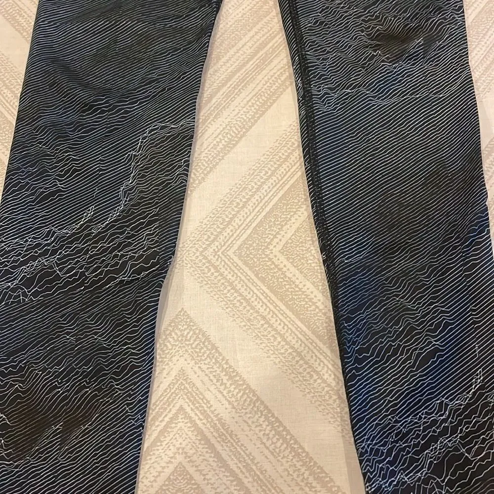 Noli Women’s Black With White Lines Leggings - Image 5