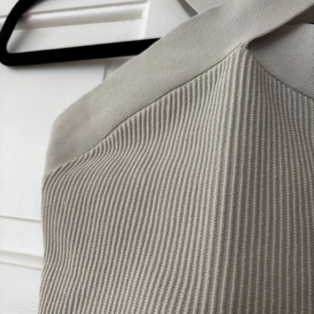 Criss Cross Sculpt Knit Aritzia Cropped Tank Top‎ Size XS - Image 5