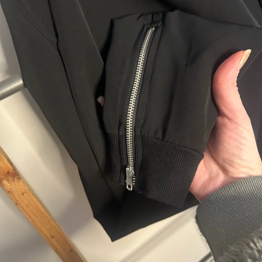 NWOT Juicy Couture Black Dress Pants with pockets & zipper detailing Size Small - Image 4