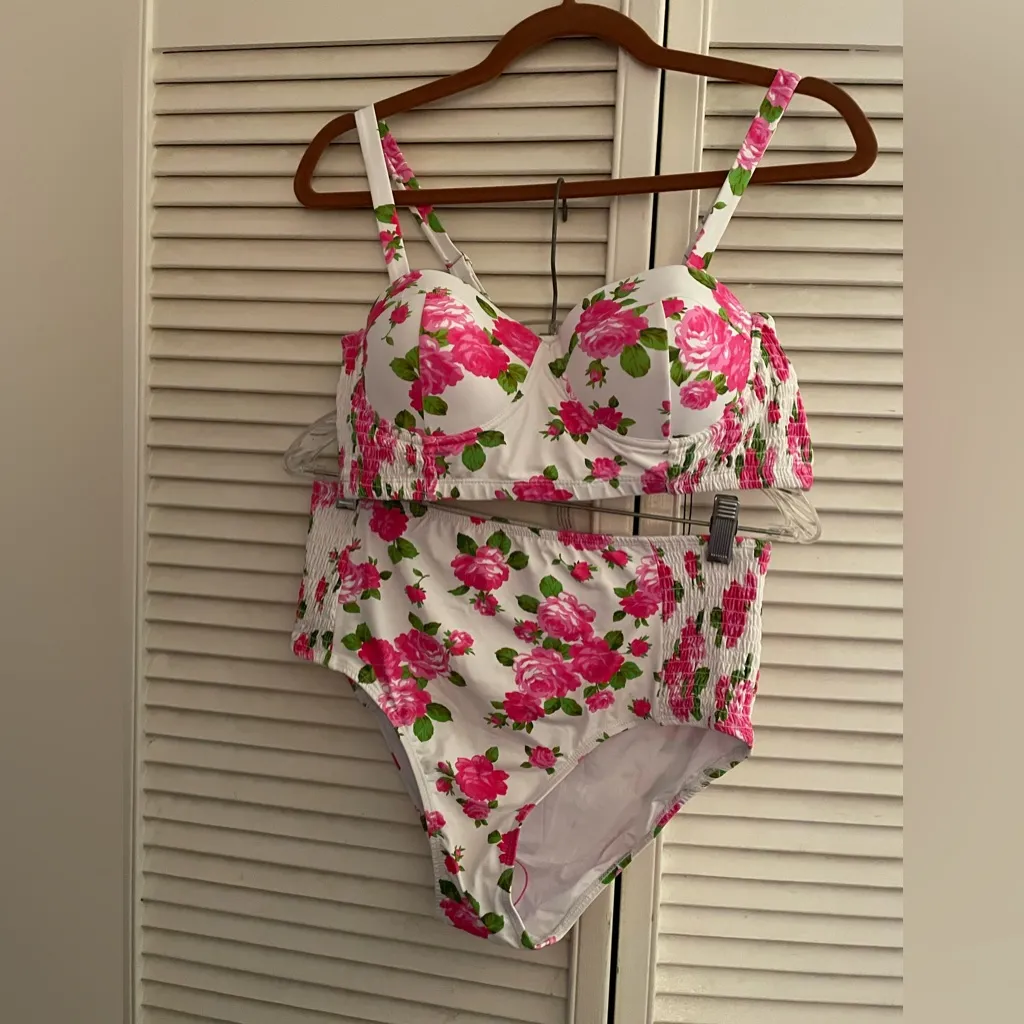 New 2 Piece Betsy Johnson Seimsuit - Image 12