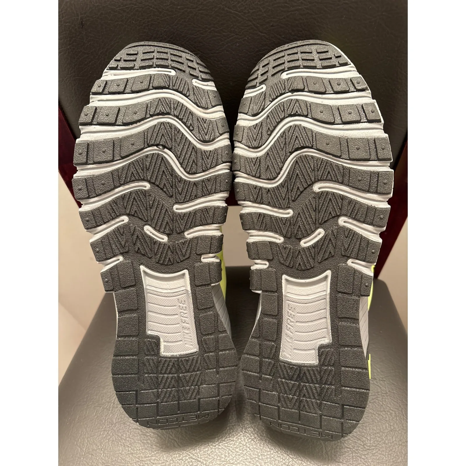 Nike Free Metcon 6 Women’s Neon Yellow Training Shoes Size 9.5 - Image 4