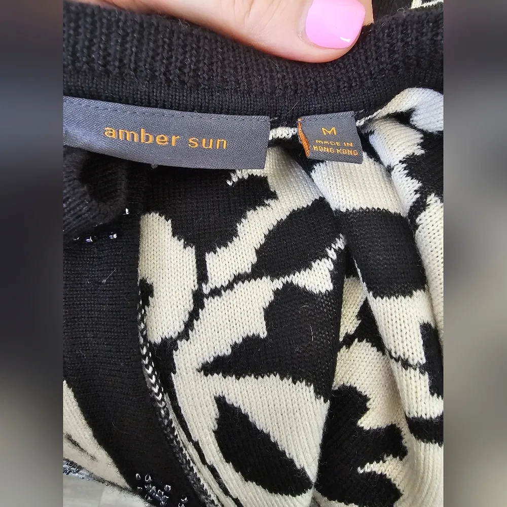 Amber Sun Flower Black And White Beaded Cardigan Sweater Cardigan sz M Size M - Image 6