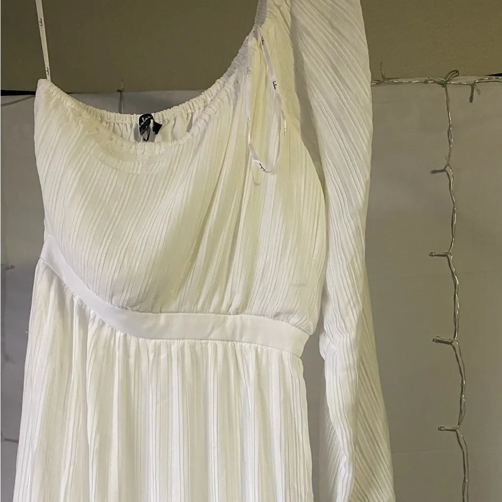 Lulu's White One - Image 2