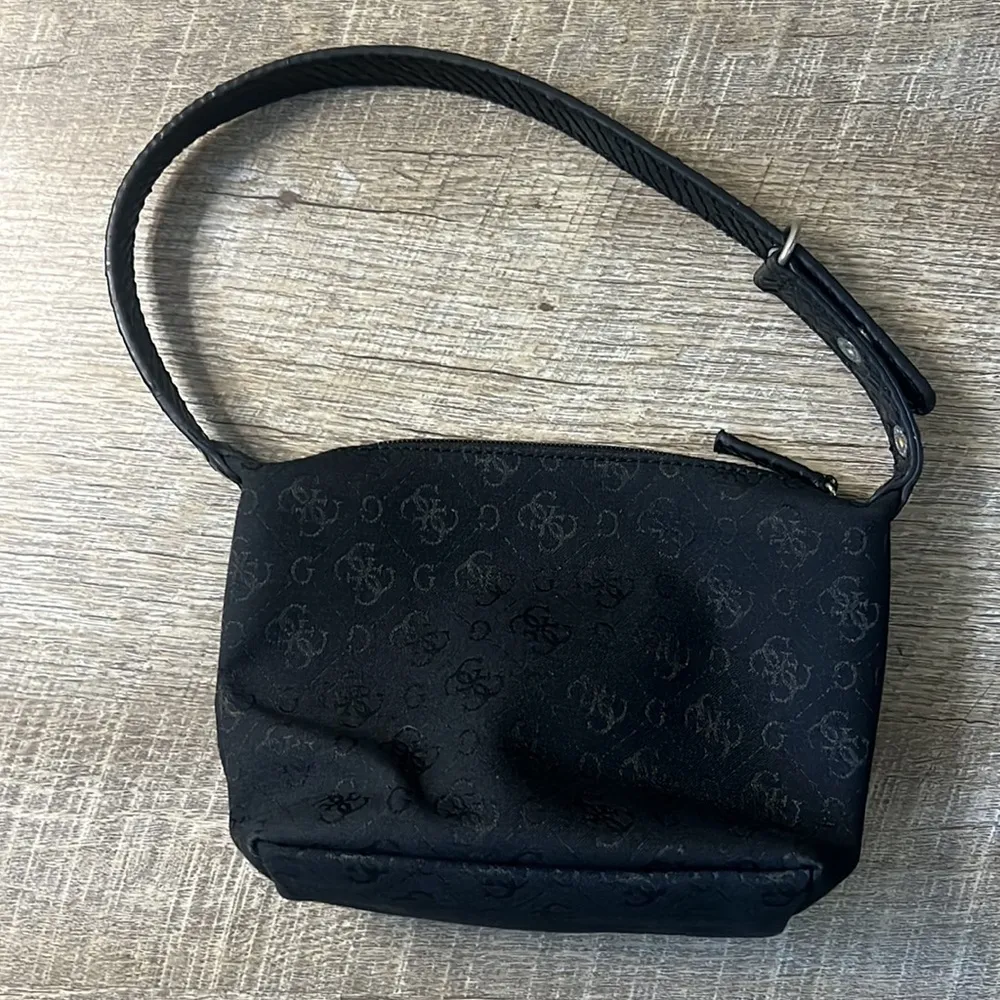 Vintage Guess Black Monogram Shoulder Bag - Image 2