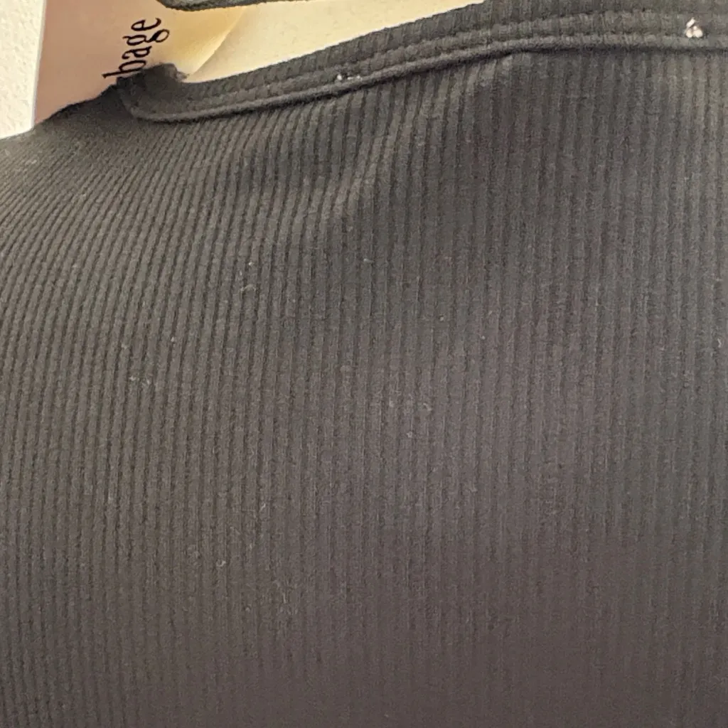 Chic Black Crop Top with Red 'J'adore Paris' Design - Image 4