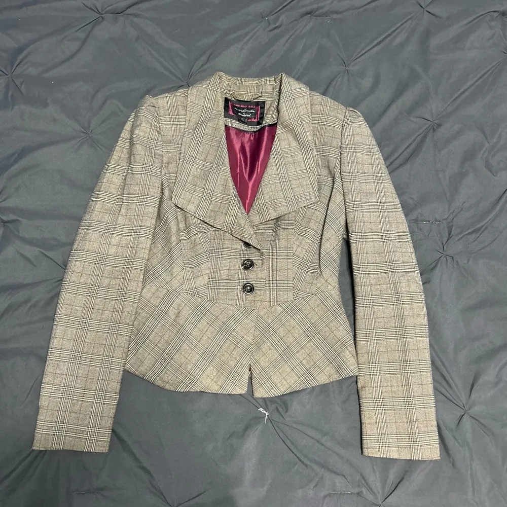 Beautiful plaid blazer/ suit jacket - Image 4