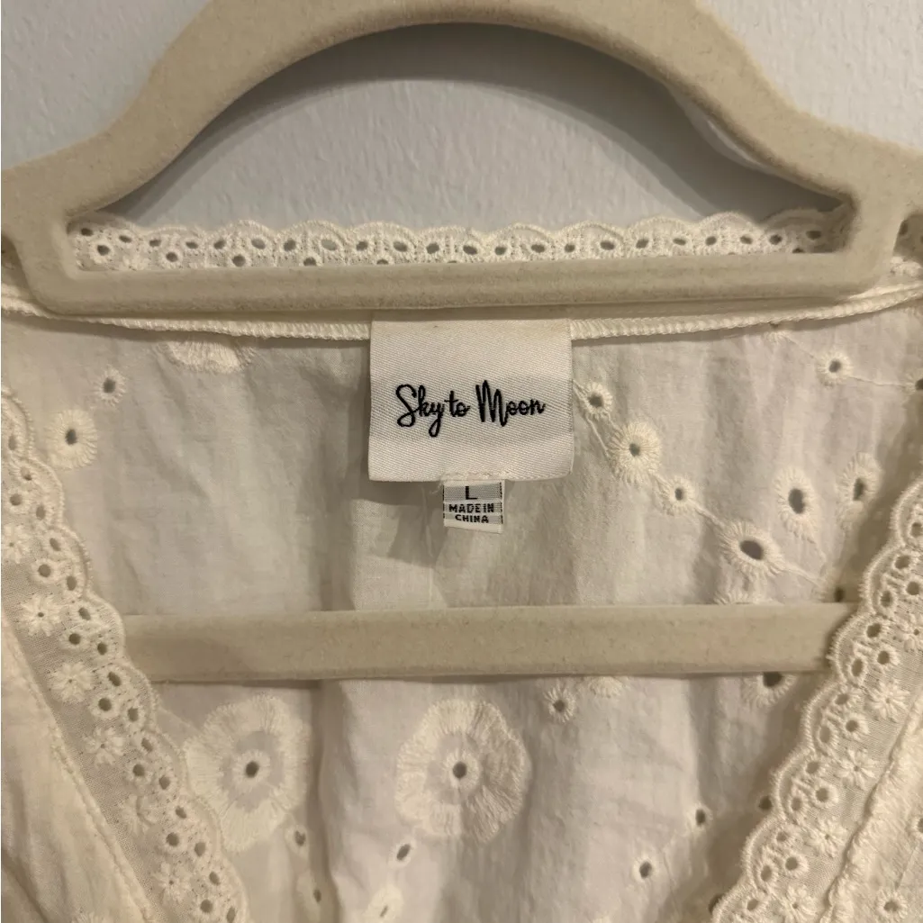 Sky to Moon White Eyelet Blouse – Size L Size L - Image 3