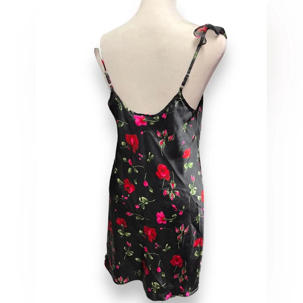 Y2k dress like Morgan Taylor floral sateen black roses nighty size small - Image 3