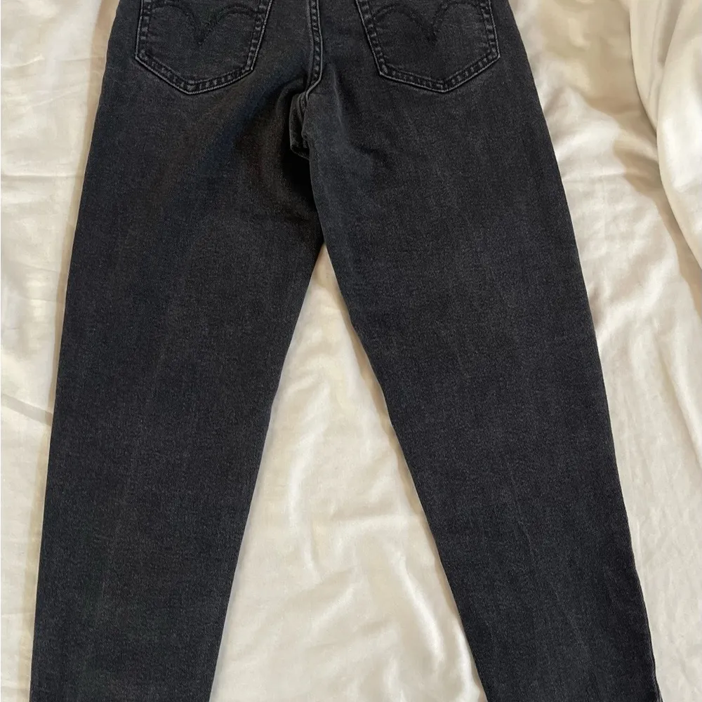 Levis High Waisted Mom Jeans Black Washed Distressed Women's Size 24 - Image 5