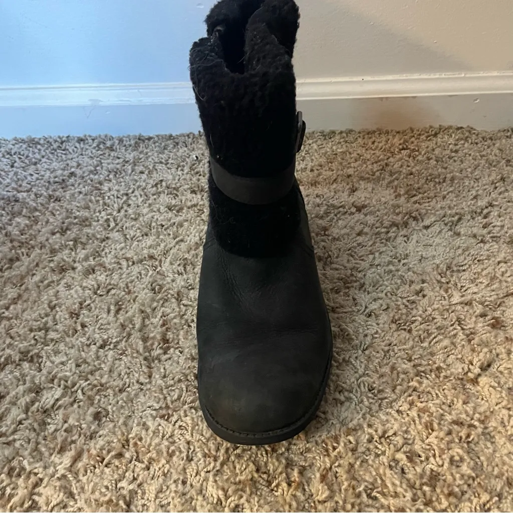 UGG Cozy Black Ankle Left Boot with Buckle- one boot only size 7.5 - Image 5