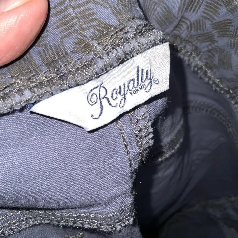 Royalty For Me | Navy Abstract Drawstring-Waist Cutoff Jogger - Women Medium - Image 11