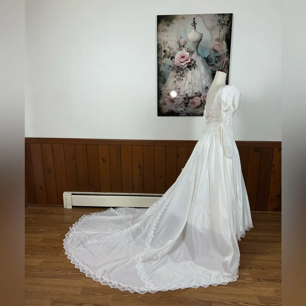 Beautiful Vintage 90s Wedding Gown! White Size 6 - Image 5