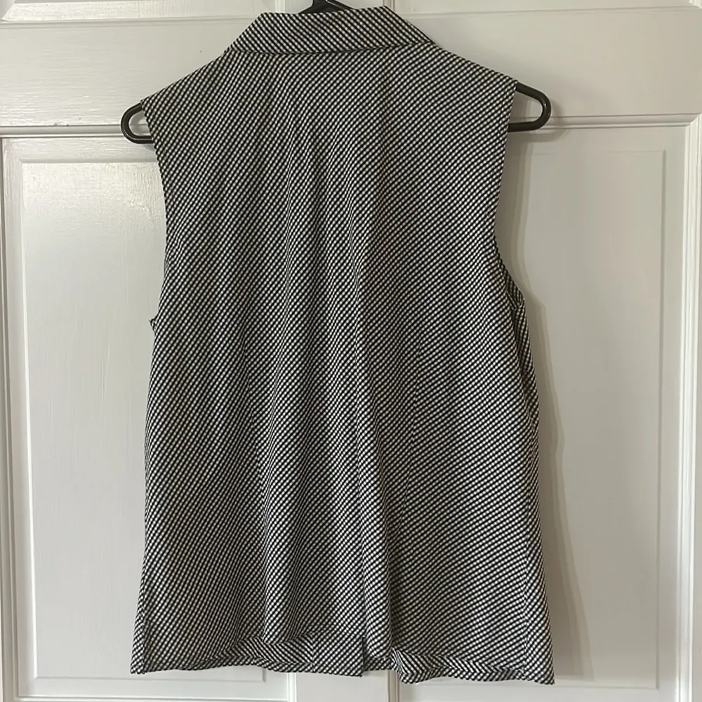 Super Cute Black and White Sleeveless Size L - Image 2