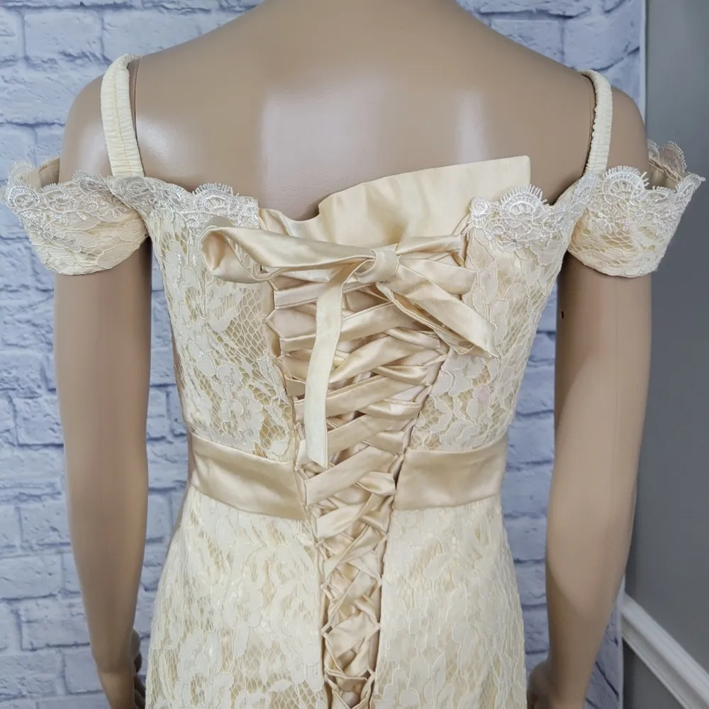 Vintage Ivory & Lace Mermaid Wedding/ Formal Dress Size Unknown - Image 12