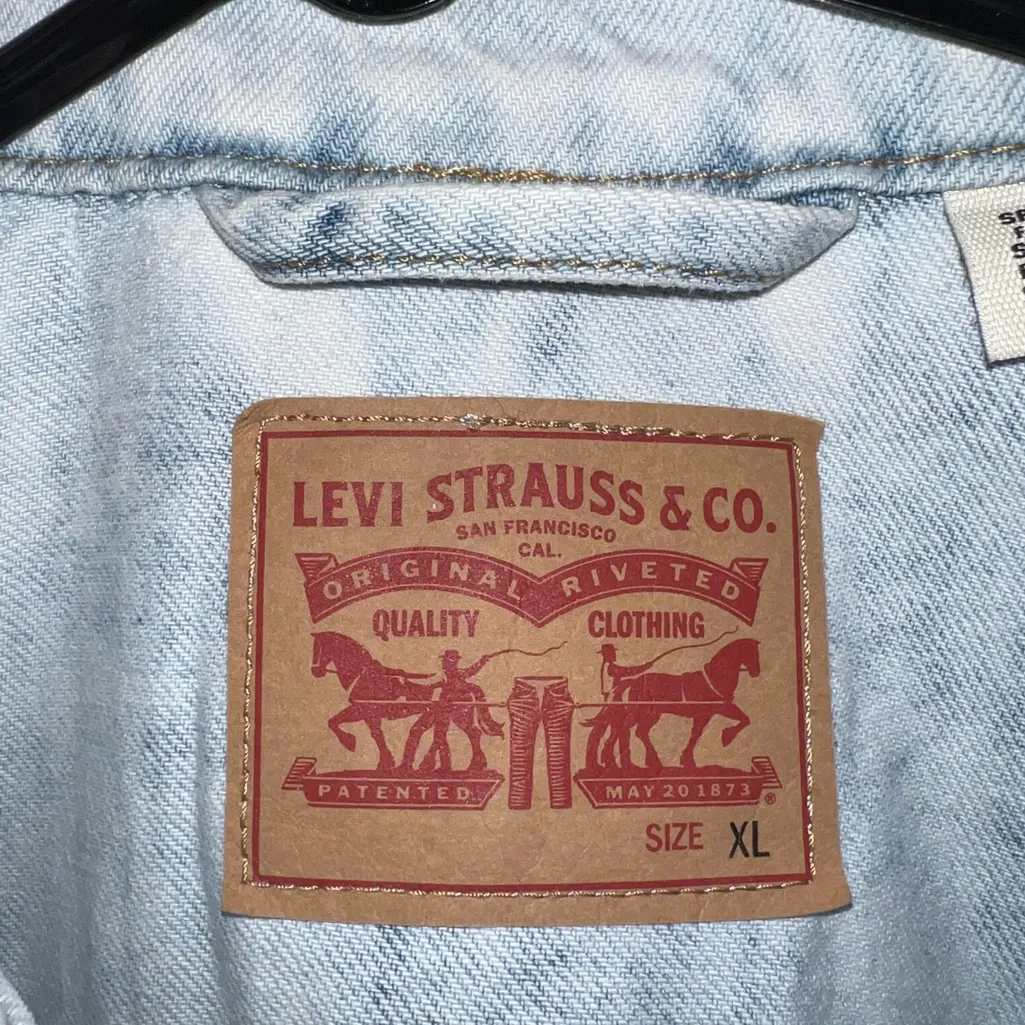 Levi’s Jean Jacket Ex-Boyfriend Trucker Jean Jacket Size XL w/Embroidery on Back - Image 8