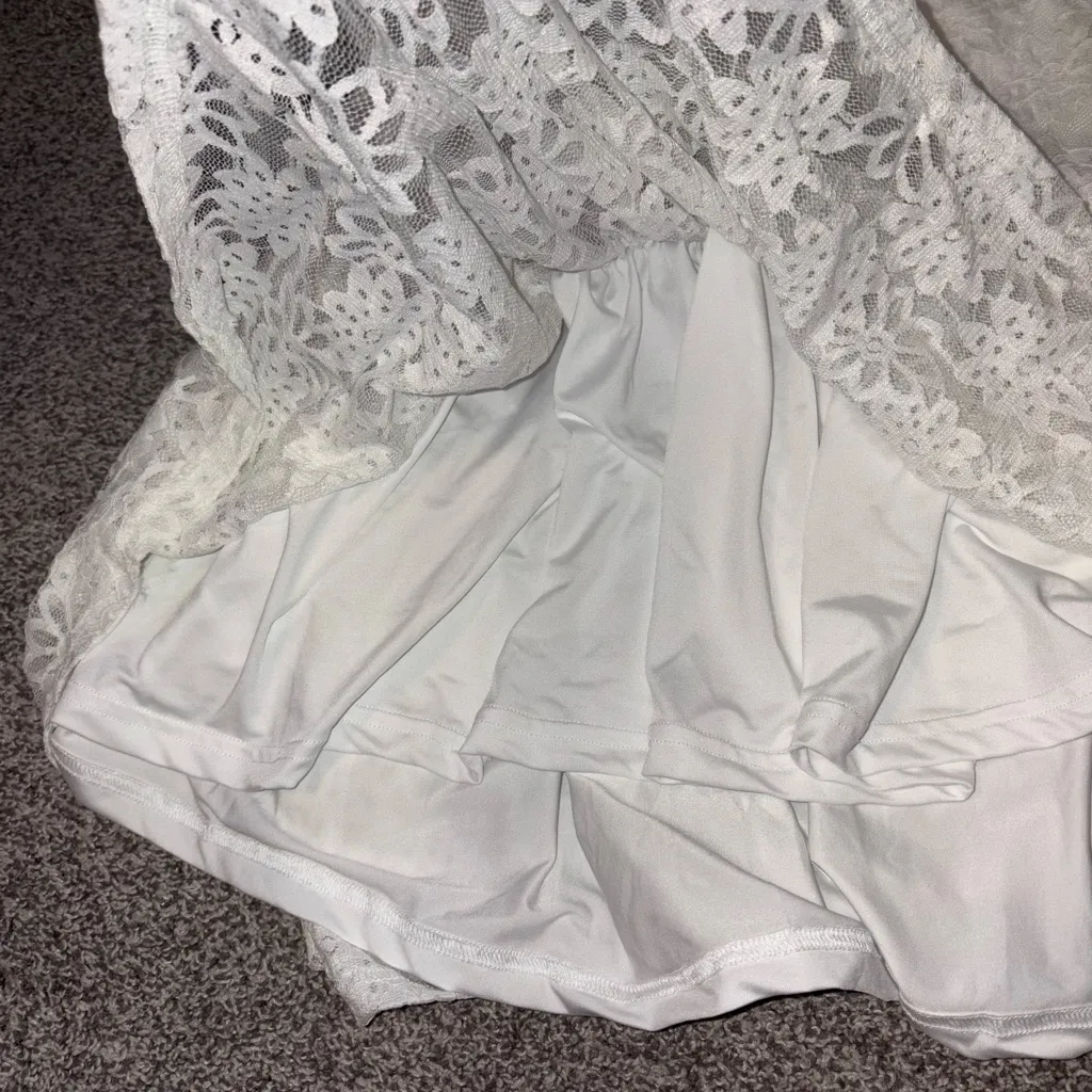 White Lace Dress with Ruffled Hem - Image 4