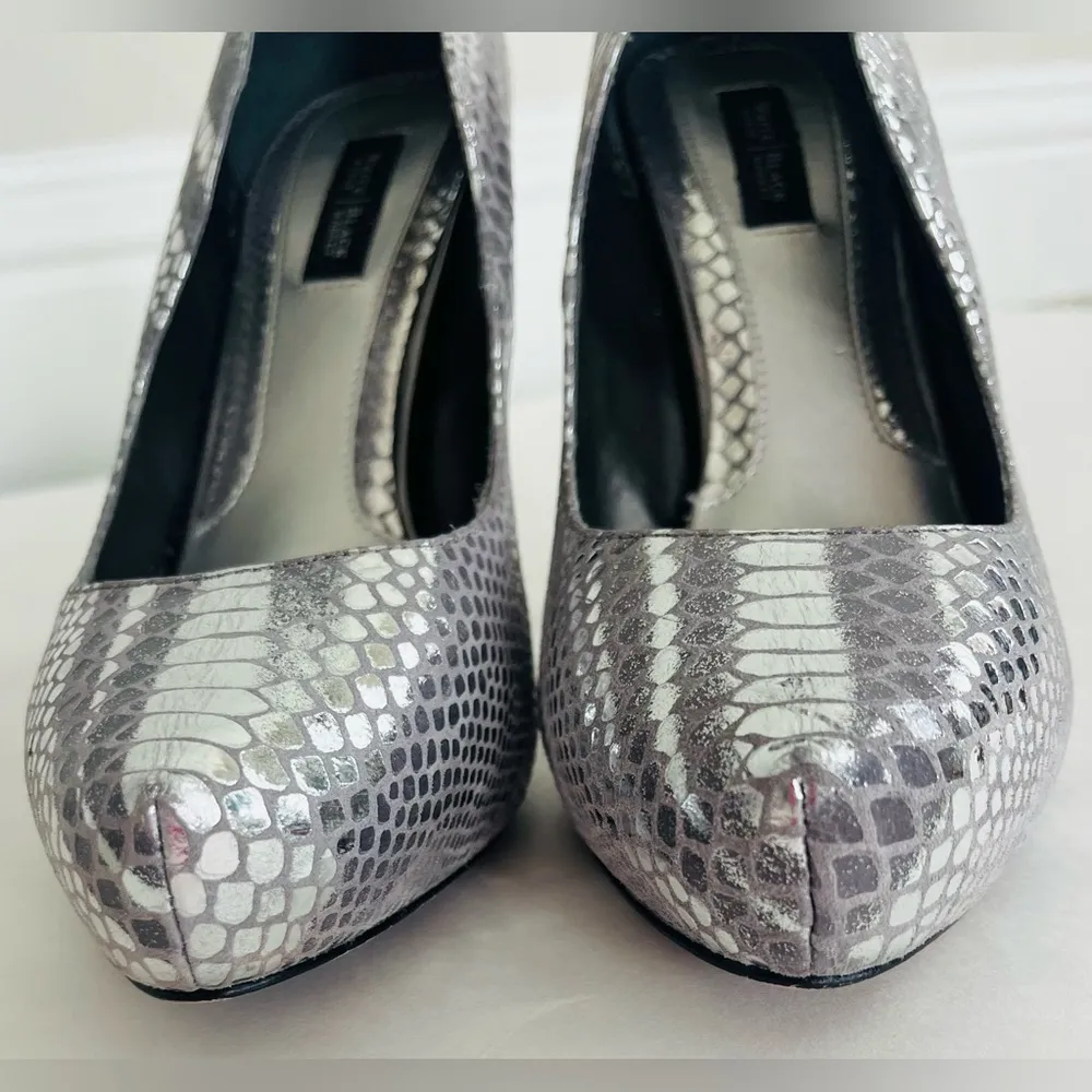 White House Black Market Silver Snakeskin Patterned Heels/Pumps Size 9M - Image 3
