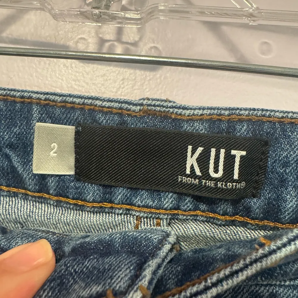 Kut from the Kloth Gidget denim button fly shorts - Image 2