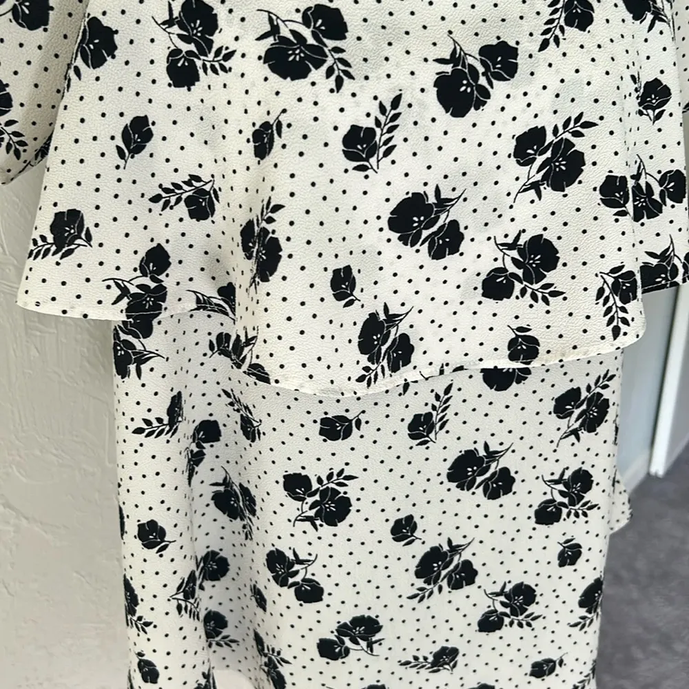Black & white ruffled floral & polka dot cold shoulder off shoulder top - Image 4