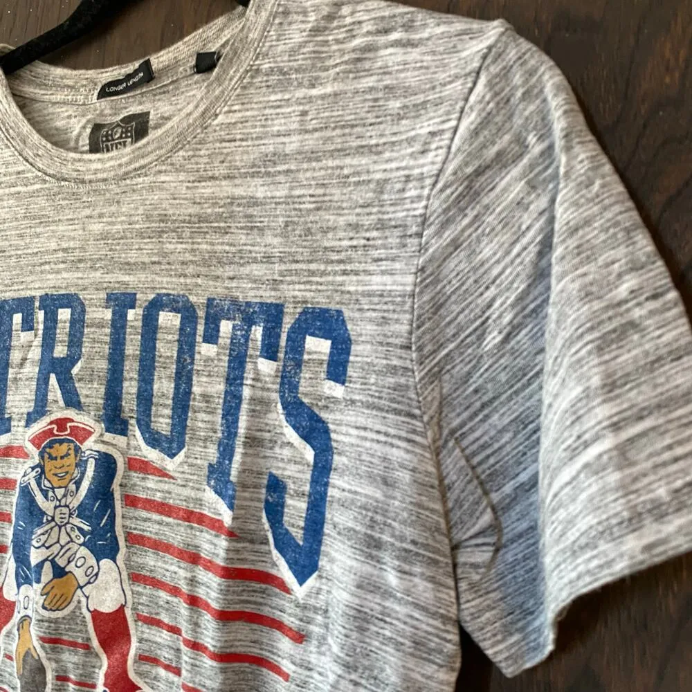 NFL Apparel Patriots Grey Logo Long Length Tee Size Small - Image 2