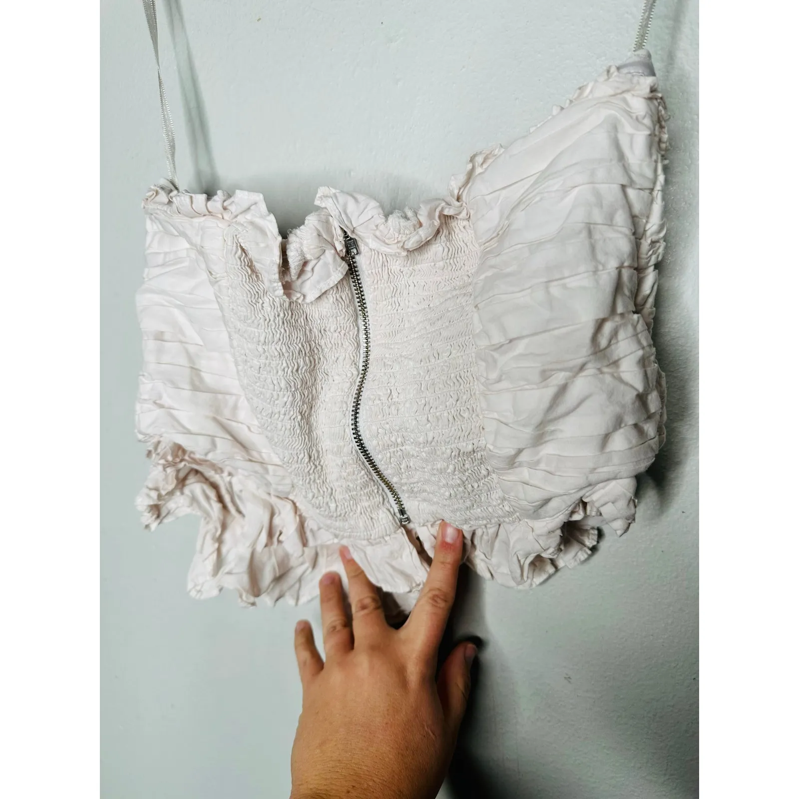 ANTHROPOLOGY Beige White Crop Ruched Zip Up Back Tube Top Size Small - Image 4