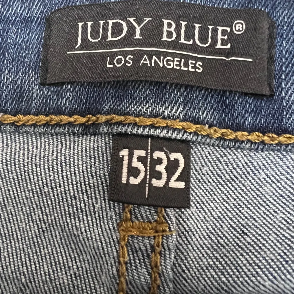 Jeans Distressed  Mid Rise Relaxed Fit Women’s Size 15/32 Stretch Blue - Image 9