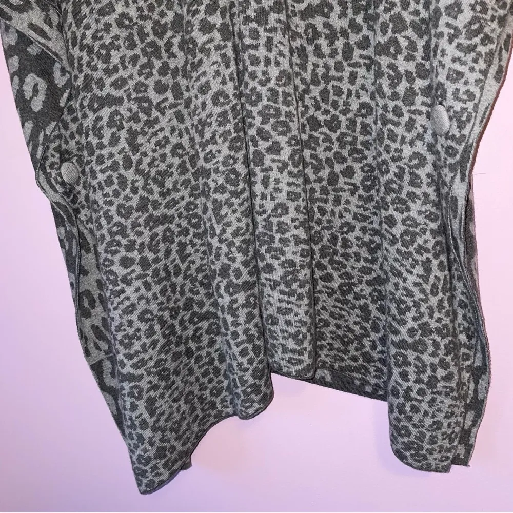Chico's S/M Wool Blend Ruana Gray Leopard Print Kimono Cardigan Top - Image 8