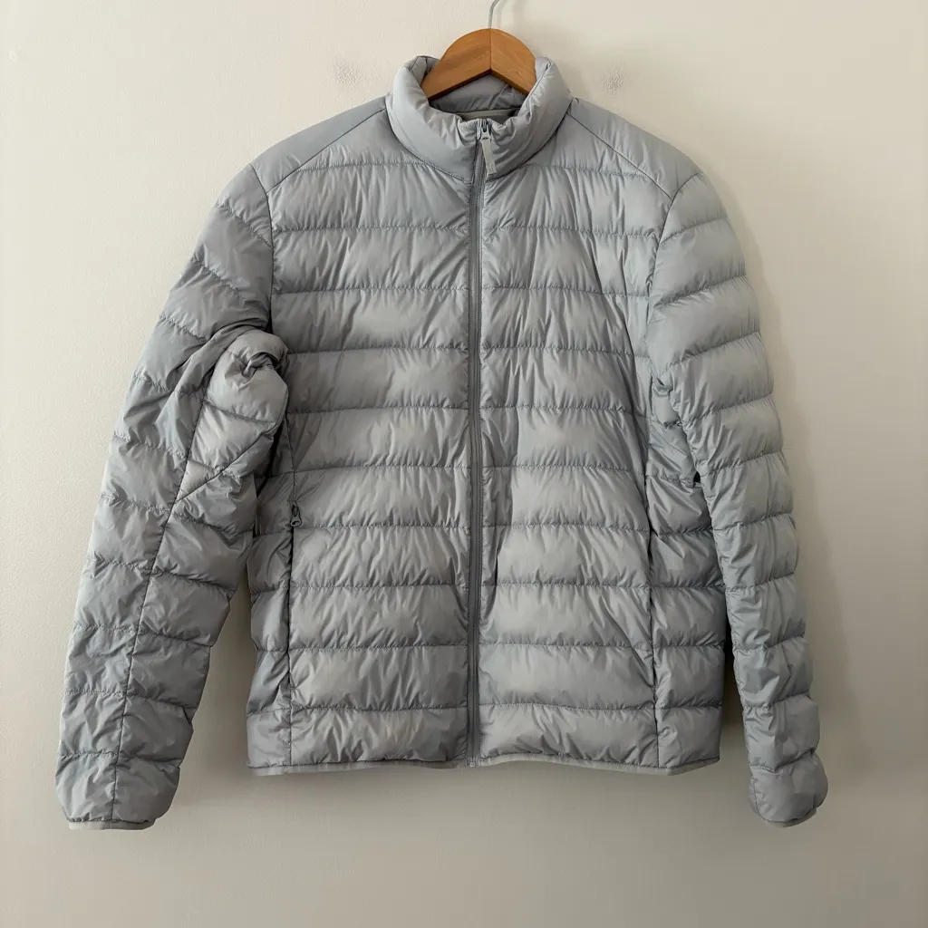 Uniqlo Women’s Ultra Light Down Jacket Puffer with Packable Bag Light Gray Sz M - Image 2
