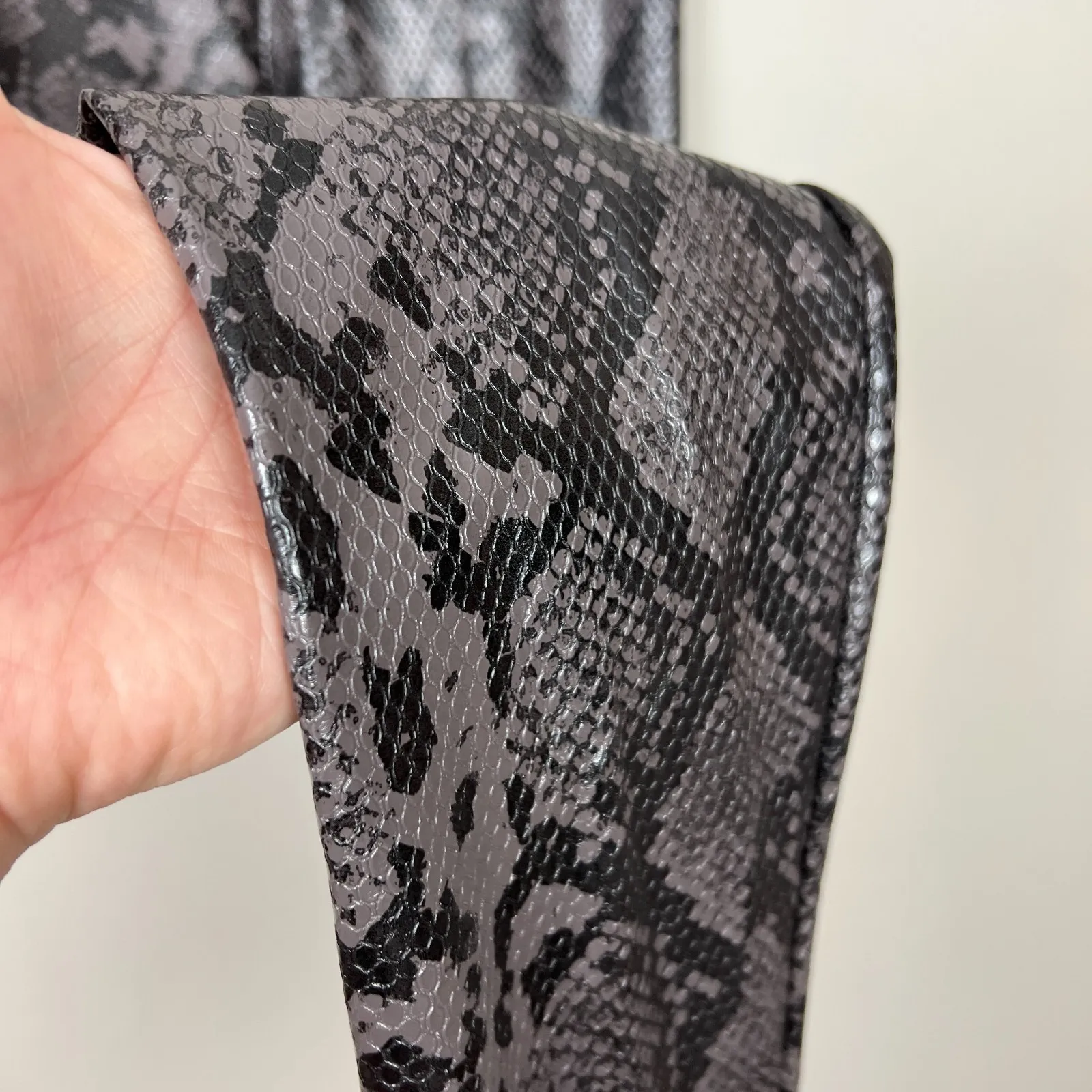 Commando‎ Faux Leather Leggings Womens Large Gray Black Snake Print Textured L - Image 7
