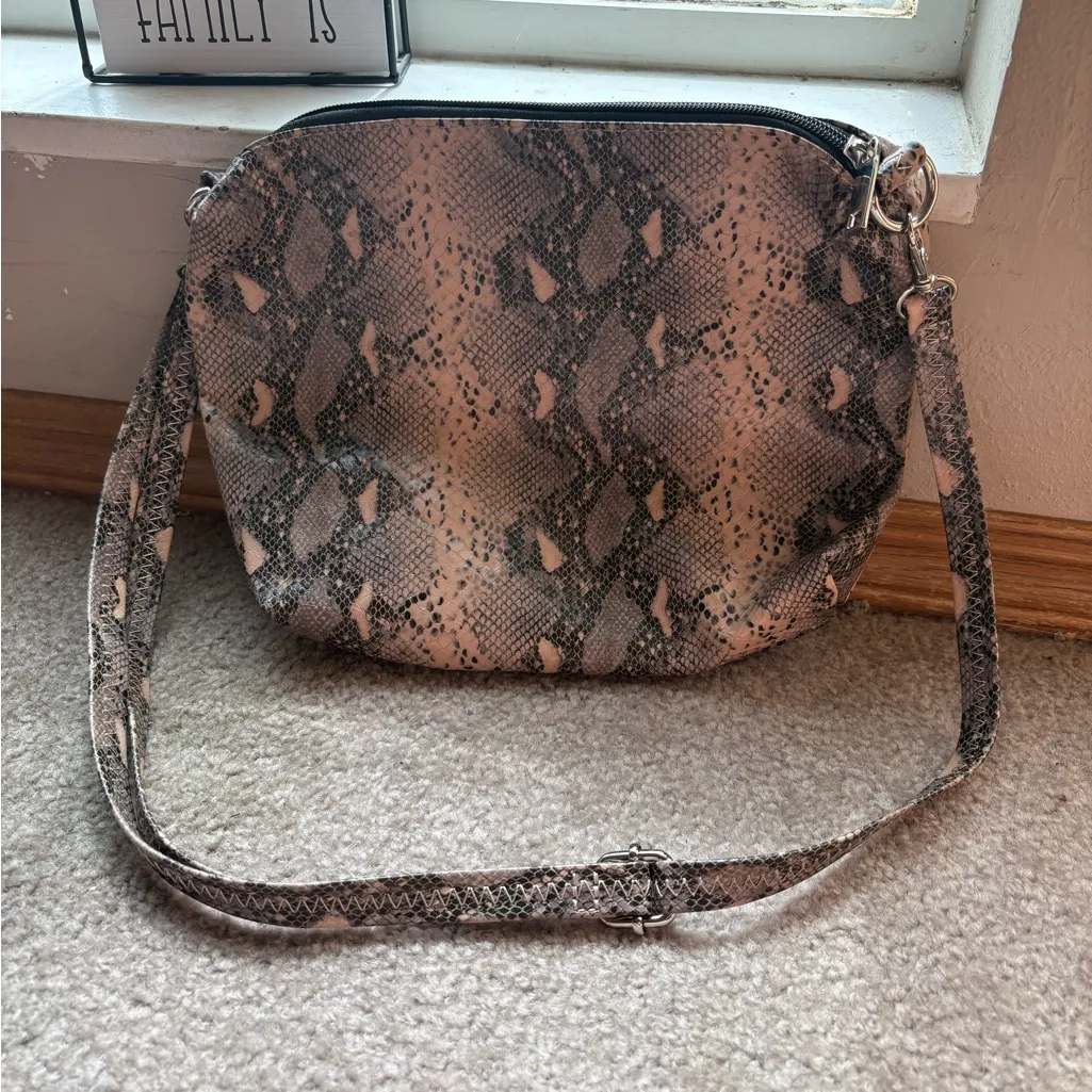 Snakeskin Crossbody Bag & Wristlet Set Carlos Santana Faux Leather Black - Image 6