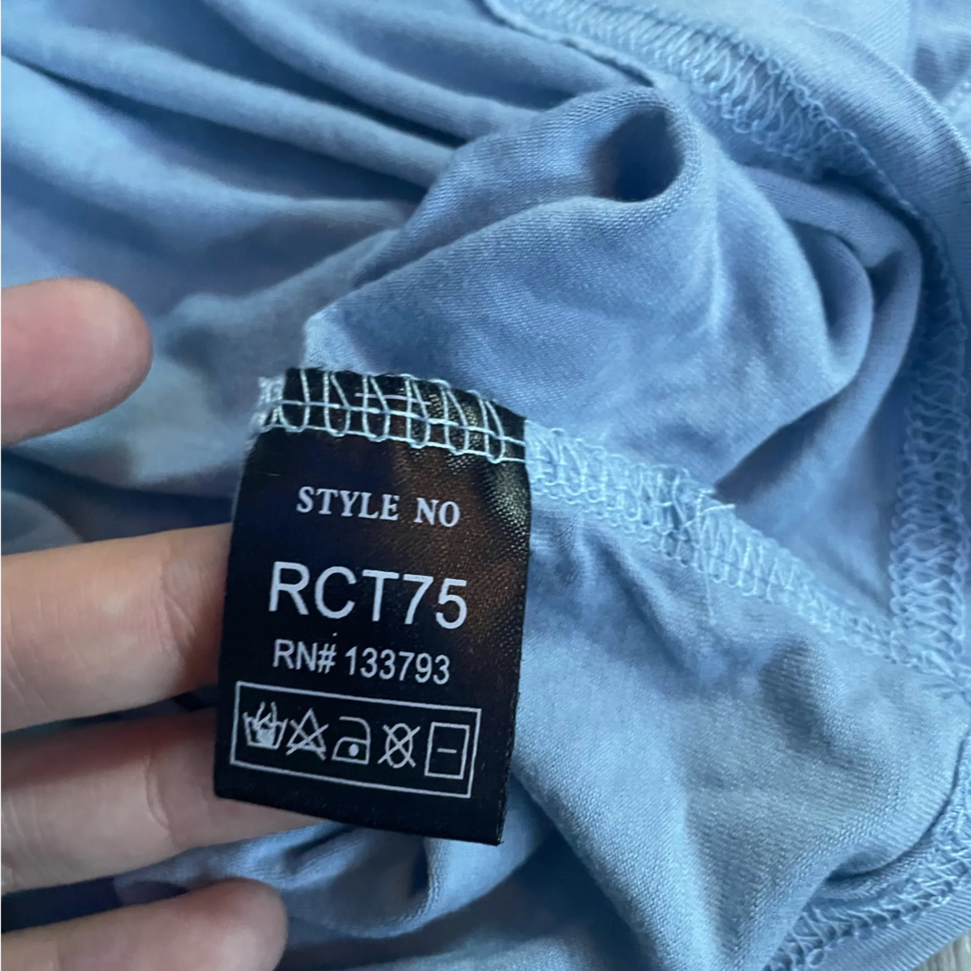 NWOT POL Light Blue V-Neck Crop Tee size Small - Image 3