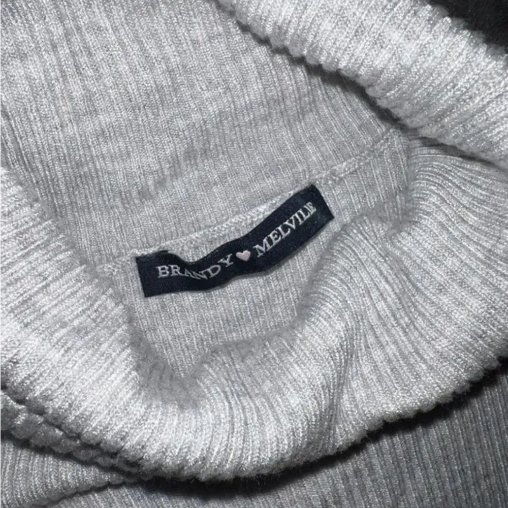 Brandy Melville grey sweater - Image 3