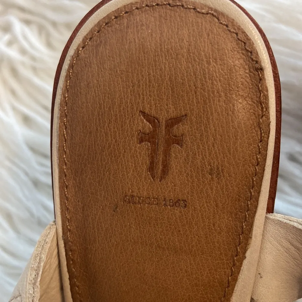 Frye Sandals Block Heel Ivory Leather  Strappy sandals size 8.5 M excellent - Image 2