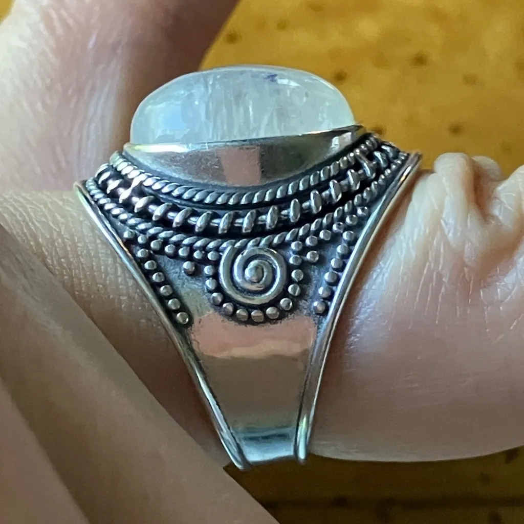 Natural Rainbow Moonstone Sterling Silver Cocktail Ring Size 6 - Image 3