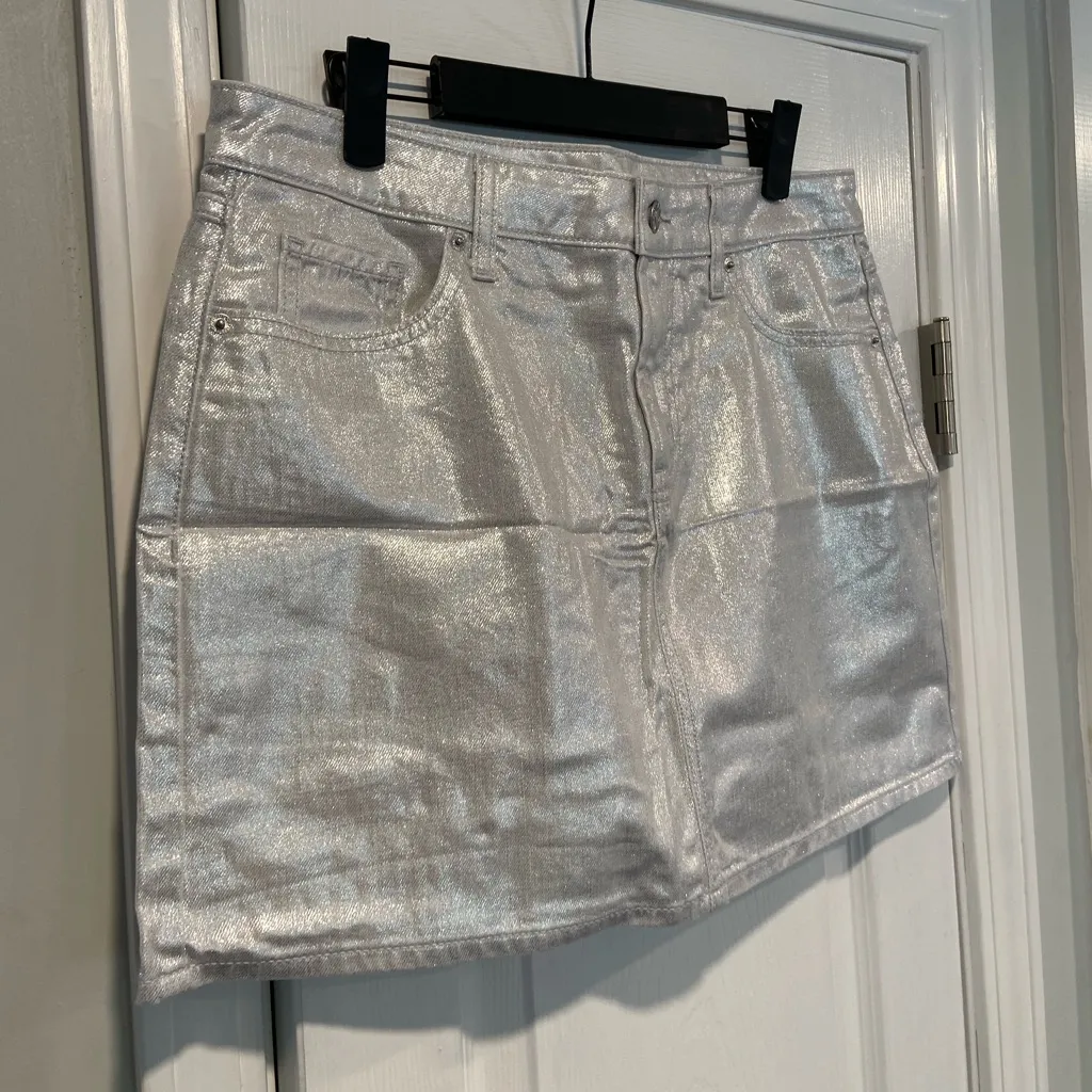 NWT Old Navy Size 8 Silver Shine Metallic Zip Stretch Denim A Line Mini Skirt - Image 4