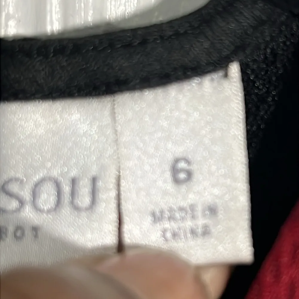 Bisou Bisou Women’s Black and Dark Red Short Sleeve Dress - Size 6 - Image 6